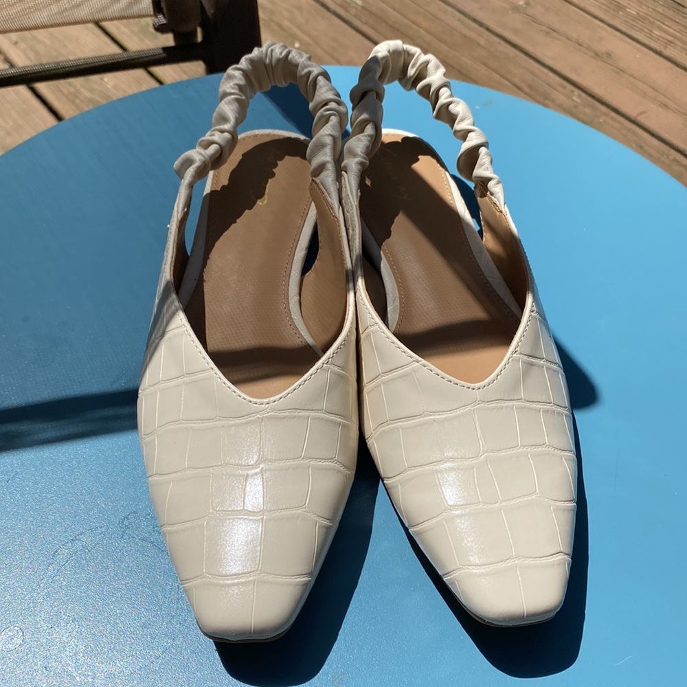 Omnia Circus NY by Sam Edelman Ivory flat shoes size 10. NWOT